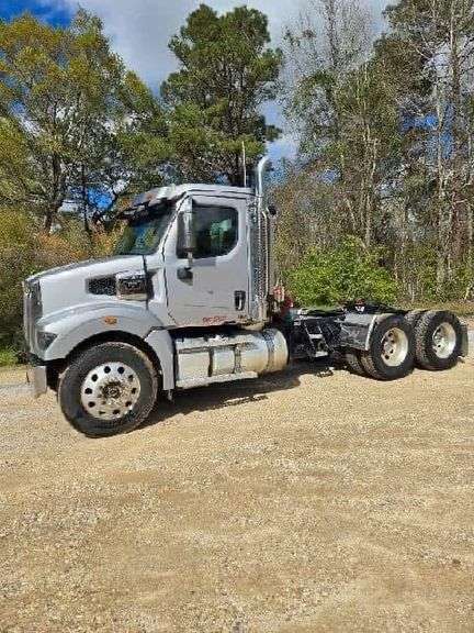 2024 Western Star 47X T/A Day Cab Truck Tractor