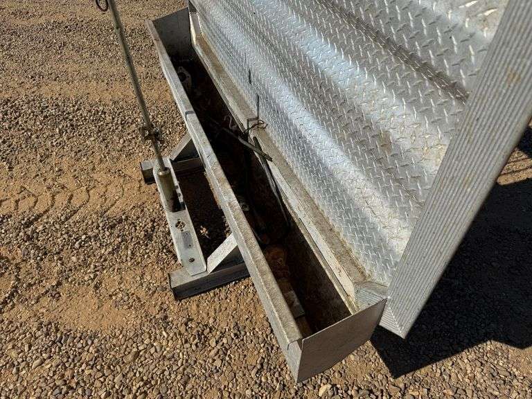 Diamond-Plate Aluminum Headache Rack #2