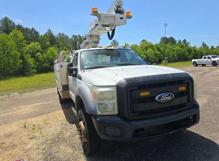 2011 Ford F-450 XL Bucket Truck