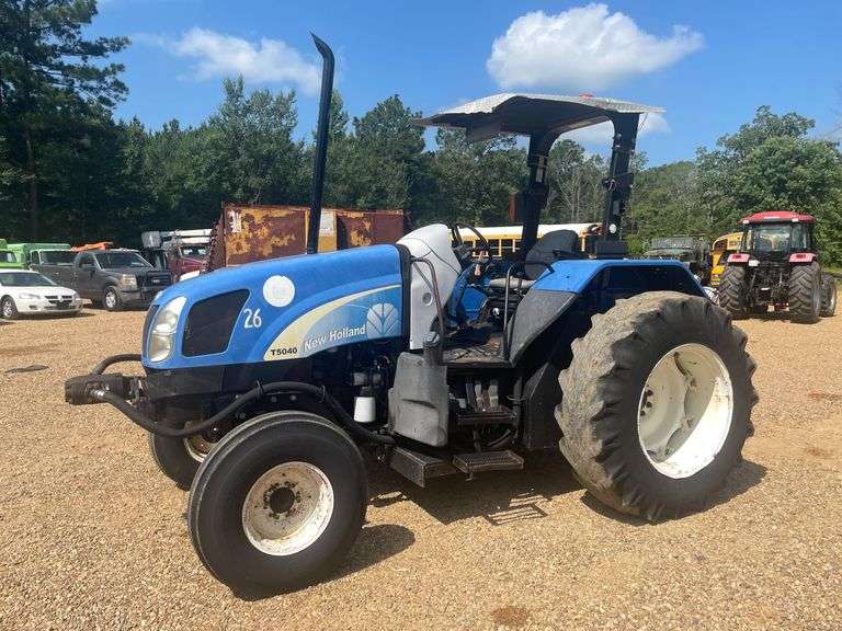2011 New Holland T5 040 Open Cab 2wd Tractor with Side Cutter