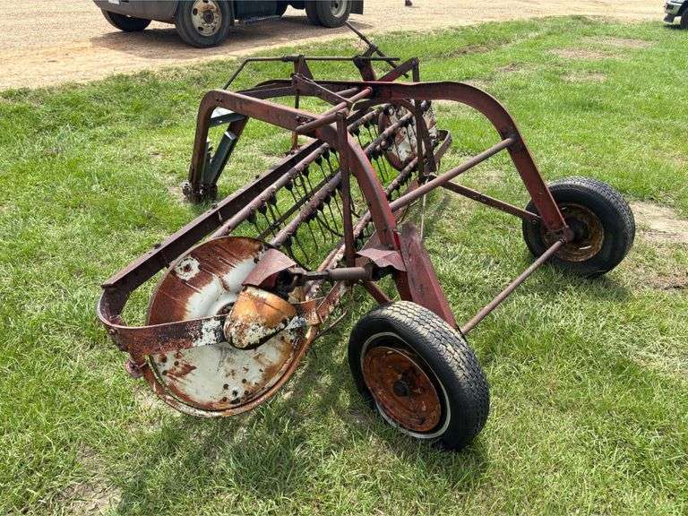 Pull-Behind 6' Hay Rake Attachment