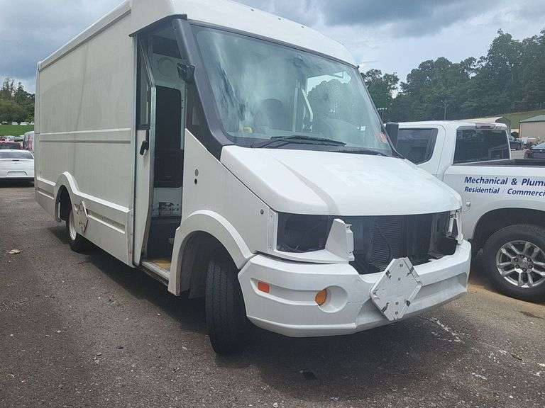 2014 Isuzu Commercial Cargo Van