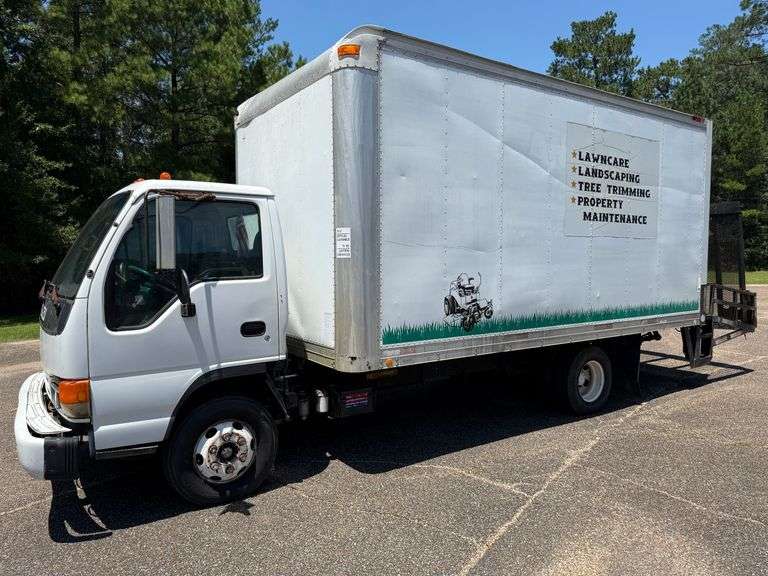 2005 Isuzu NPR Tilt Cab 2D Box Truck (274,825 Miles)