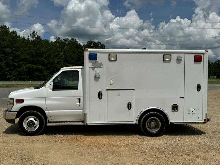 2010 Ford E-350 Ambulance RWD Truck 6.0 8cyl. Diesel (133,572 Miles)