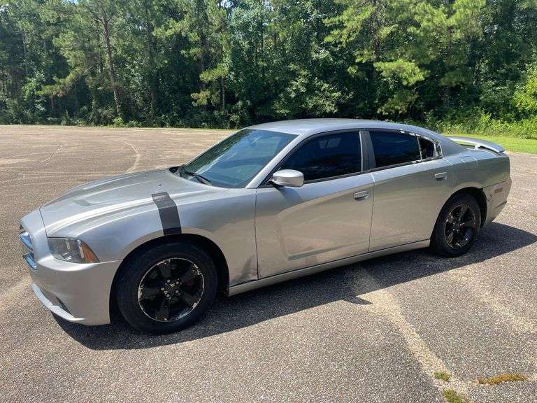 2014 Dodge Charger SE 4 Door Sedan (187,345 Miles)