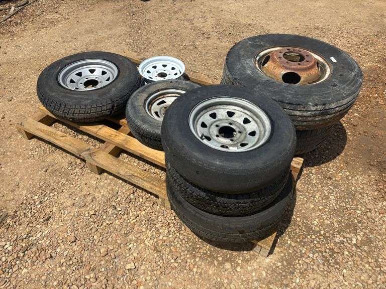 Pallet of Miscellaneous Tires