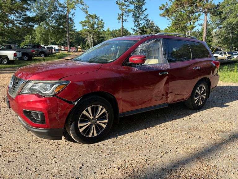 2017 Nissan Pathfinder 4 Door SUV (176,460 Miles)