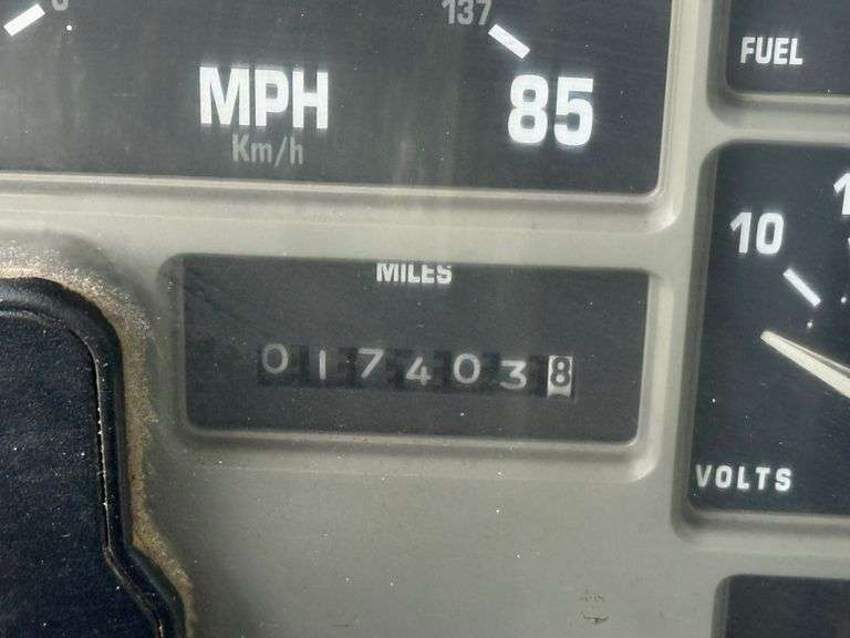 1996 International 8200 Sleeper Cab Single-Axle Dump Truck (174,038 Miles)