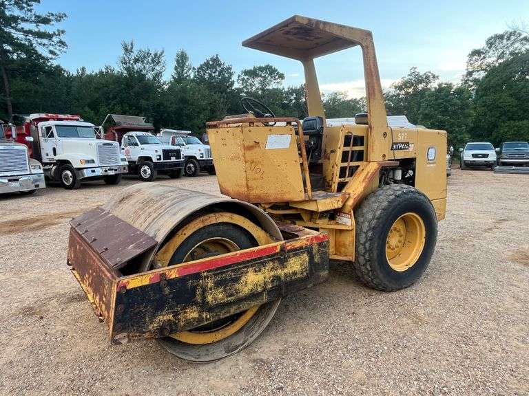 Hypac C830B Vibratory Smooth Drum Roller Compactor