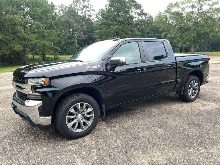 2021 Chevrolet Silverado 1500 Z71 4 Door Crew Cab 4x4 Pickup Truck (153,845 Miles)