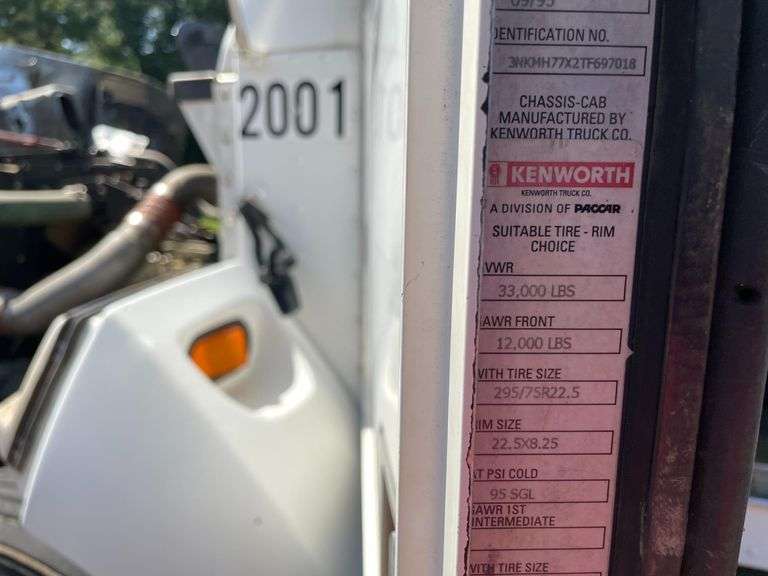 1996 Kenworth T3000 4x2 Sleeper Cab Tractor Truck (77,837 Miles)