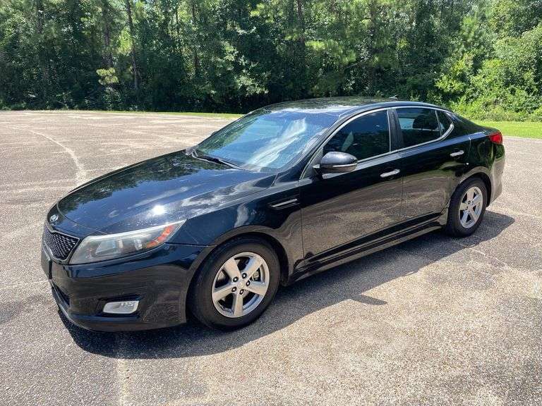 2015 Kia Optima LX 4 Door Sedan (144,949 Miles)