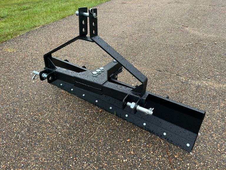 NEW/UNUSED 4’ 3 Pt. Hitch Adjustable Grader Blade