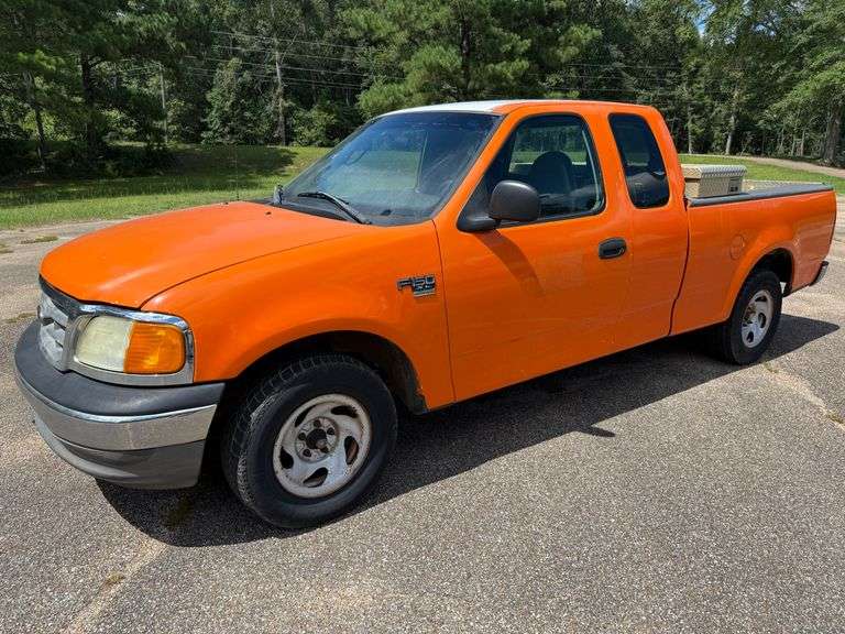 2004 Ford F-150 Single Cab Pickup Truck (282,175 Miles)