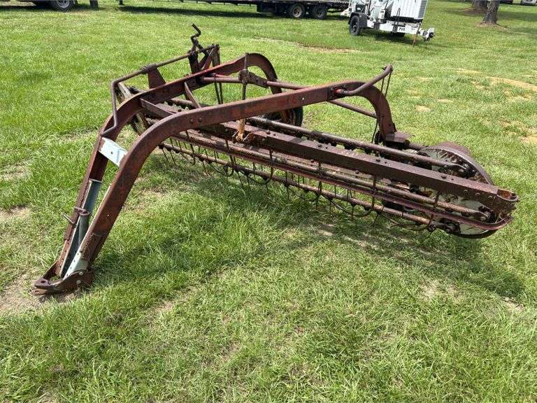 Pull-Behind 6' Hay Rake Attachment