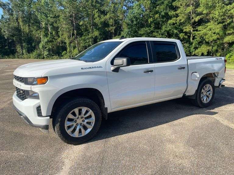 2021 Chevrolet Silverado 1500 4 Door Crew Cab 4x4 Truck (154,367 Miles)