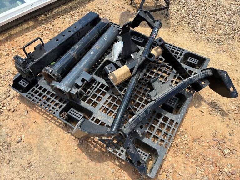 3 Towing Packages & 3 Gooseneck Hitches