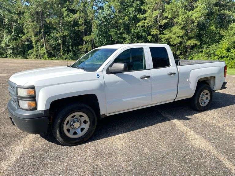 2015 Chevrolet Silverado 1500 4 Door Crew Cab Pickup Truck (302,249 Miles)