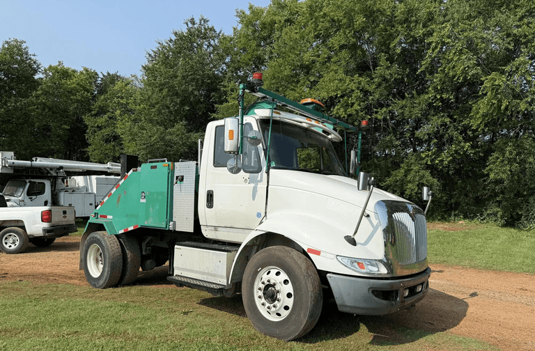 2016 International 8600 Mobile Home Toter