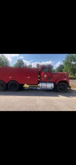 1982 International 430 4200-Gallon Fire Tanker