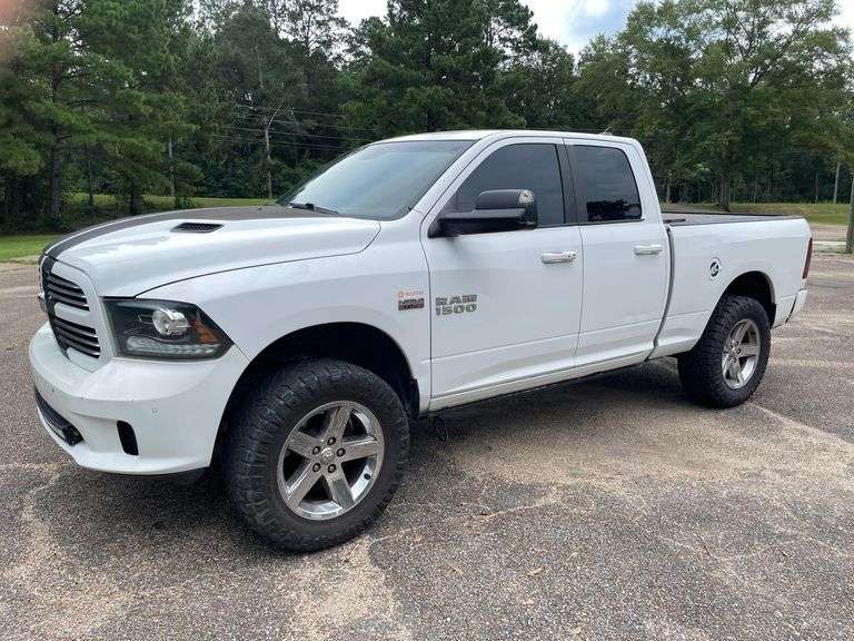 2014 Dodge Ram 1500 4 Door Crew Cab Pickup Truck (131,257 Miles)