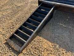2006 Hefty 24' Gooseneck Tandem Axle Dovetail Trailer