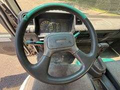 2005 Isuzu NPR Tilt Cab 2D Box Truck (274,825 Miles)