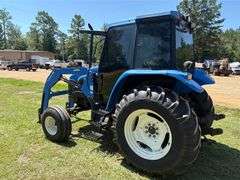 2001 New Holland TS110 4WD Enclosed Cab Tractor (3,612 Hours)