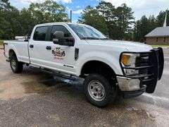 2017 Ford F-350 4 Door Crew Cab 4x4 Diesel Pickup Truck (261,147 Miles)