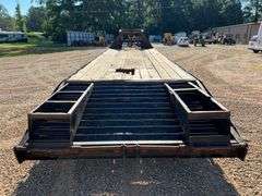 2006 Hefty 24' Gooseneck Tandem Axle Dovetail Trailer