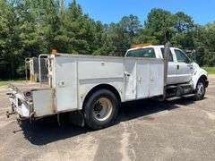 2006 Ford F750 Super Duty 4 Door Crew Cab Utility Body Truck (175,874 Miles)