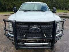 2017 Ford F-350 4 Door Crew Cab 4x4 Diesel Pickup Truck (261,147 Miles)
