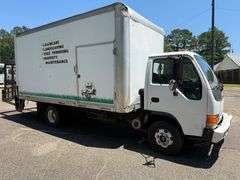 2005 Isuzu NPR Tilt Cab 2D Box Truck (274,825 Miles)
