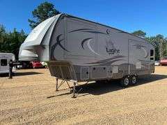 2015 Highland Ridge 297RLS 5th Wheel Camper