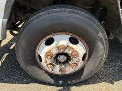 2005 Isuzu NPR Tilt Cab 2D Box Truck (274,825 Miles)