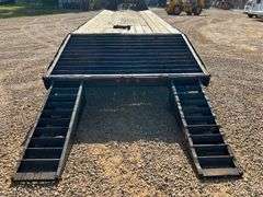 2006 Hefty 24' Gooseneck Tandem Axle Dovetail Trailer