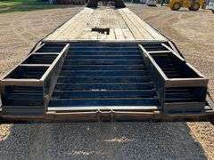 2006 Hefty 24' Gooseneck Tandem Axle Dovetail Trailer