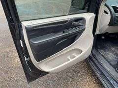 2013 Chrysler Town and Country 4 Door Minivan (157,582 Miles)