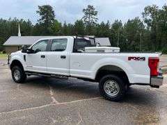 2017 Ford F-350 4 Door Crew Cab 4x4 Diesel Pickup Truck (263,677 Miles)