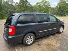 2013 Chrysler Town and Country 4 Door Minivan (157,582 Miles)