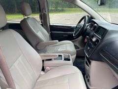 2013 Chrysler Town and Country 4 Door Minivan (157,582 Miles)