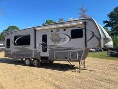 2015 Highland Ridge 297RLS 5th Wheel Camper