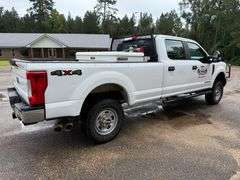 2017 Ford F-350 4 Door Crew Cab 4x4 Diesel Pickup Truck (261,147 Miles)