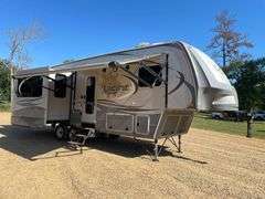 2015 Highland Ridge 297RLS 5th Wheel Camper