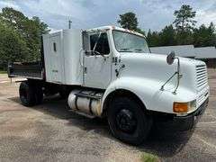 1996 International 8200 Sleeper Cab Single-Axle Dump Truck (174,038 Miles)