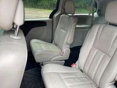 2013 Chrysler Town and Country 4 Door Minivan (157,582 Miles)