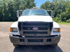 2006 Ford F750 Super Duty 4 Door Crew Cab Utility Body Truck (175,874 Miles)