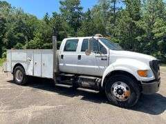 2006 Ford F750 Super Duty 4 Door Crew Cab Utility Body Truck (175,874 Miles)