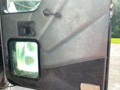 1996 Kenworth T3000 4x2 Sleeper Cab Tractor Truck (77,837 Miles)