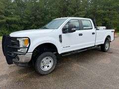 2017 Ford F-350 4 Door Crew Cab 4x4 Diesel Pickup Truck (261,147 Miles)